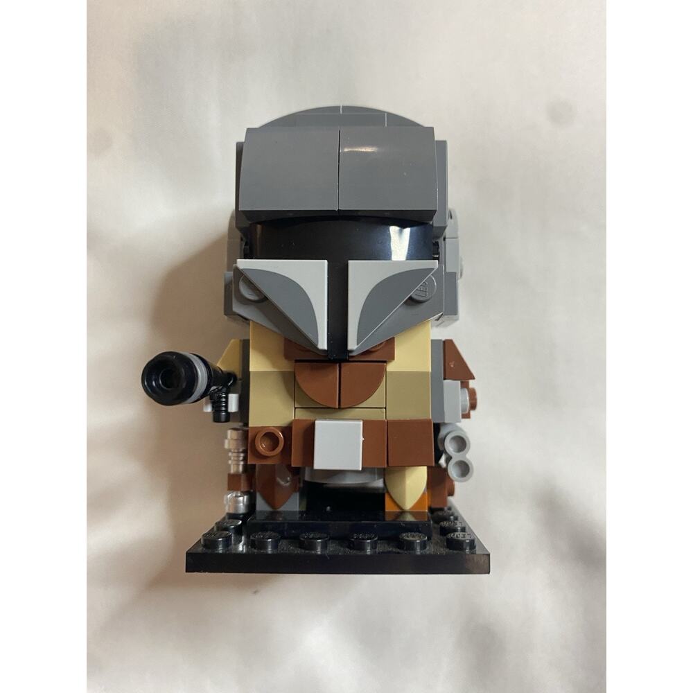 LEGO Star Wars BrickHeadz 75317 The Mandalorian Figure Assembled w/ Accessories - Picture 3 of 15